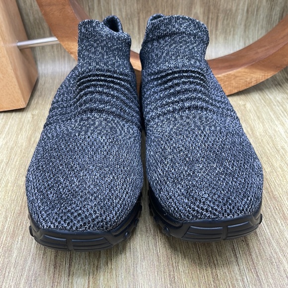 🆕 Slip-on Knit Sneakers with Air Cushion Heel - 9 (grey/black) - Picture 2 of 6